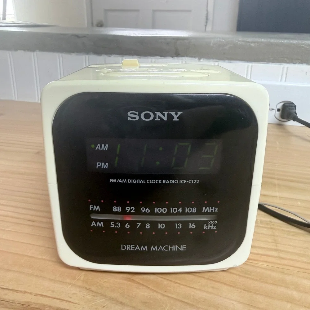 Sony Dream Machine ICF-C122 AM/FM Digital Clock Radio Vintage White Cube